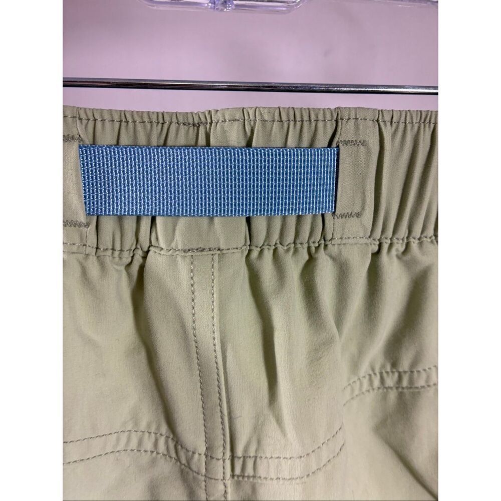 Patagonia Women's Light Green Cargo Shorts with Blue Belt - Picture 5 of 7
